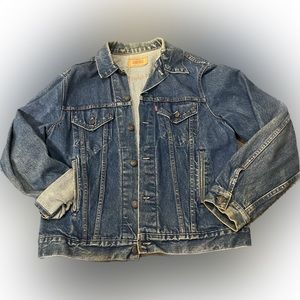 Vintage Levi’s Trucker Denim Jacket / Size: 46L
